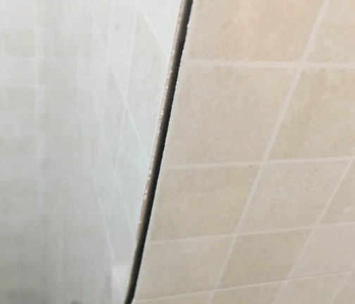 修武瓷砖空鼓维修公司分享阳台瓷砖脱落的修复过程可以分为以下几个步骤